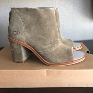 Must have - Ugg Ginger Open Toe Booties! New in box, Size 7